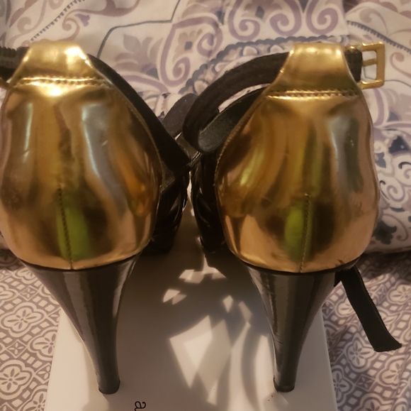 Guess black and gold strappy heel - Picture 4 of 4